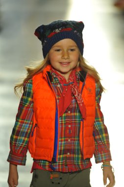 model, ralph lauren çocuk moda defilesi