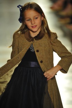 model, ralph lauren çocuk moda defilesi