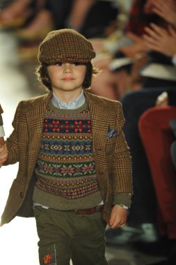 model, ralph lauren çocuk moda defilesi