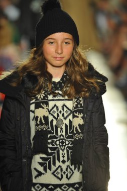 model, ralph lauren çocuk moda defilesi