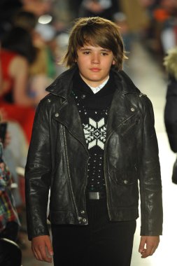 model, ralph lauren çocuk moda defilesi