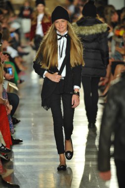 model, ralph lauren çocuk moda defilesi