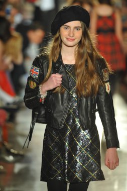 model, ralph lauren çocuk moda defilesi
