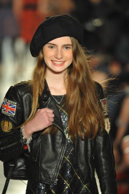 model, ralph lauren çocuk moda defilesi