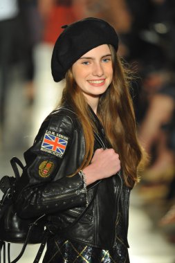 model, ralph lauren çocuk moda defilesi