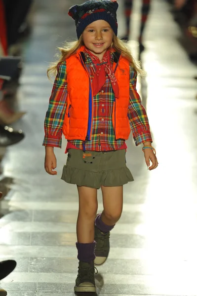 Model at Ralph Lauren Children Fashion Show — Stock Photo, Image