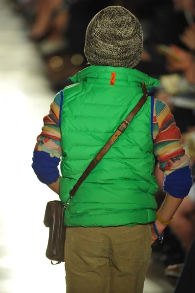 Modelo no Ralph Lauren Children Fashion Show — Fotografia de Stock