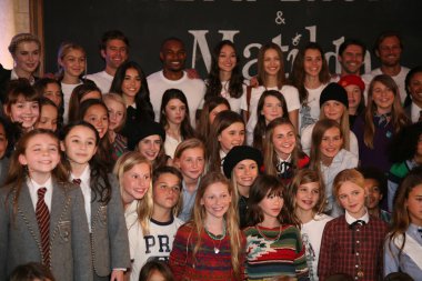 Döküm modelleri ile matilda pozlar