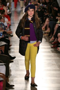 model, ralph lauren çocuk moda defilesi