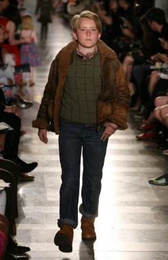 model, ralph lauren çocuk moda defilesi