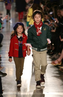 model, ralph lauren çocuk moda defilesi