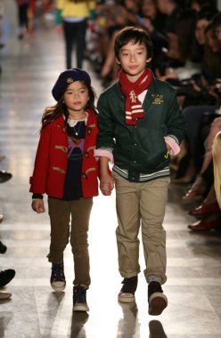 model, ralph lauren çocuk moda defilesi