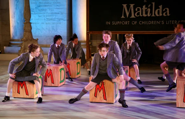 Kids at Matilda the Musical — Stock Photo, Image