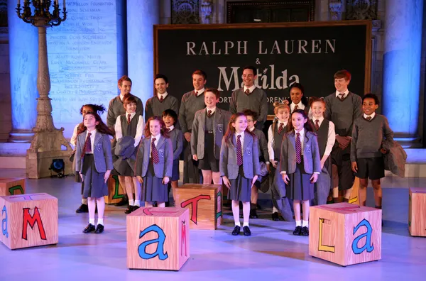 Kinderen op matilda de musical — Stockfoto