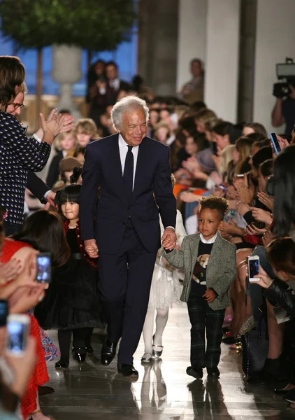 Designer Ralph Lauren and kids — Stock Photo, Image