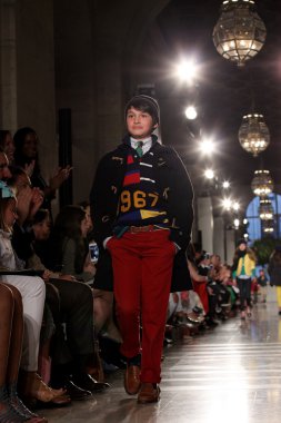 model, ralph lauren çocuk moda defilesi