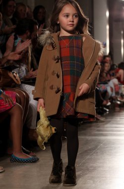 model, ralph lauren çocuk moda defilesi