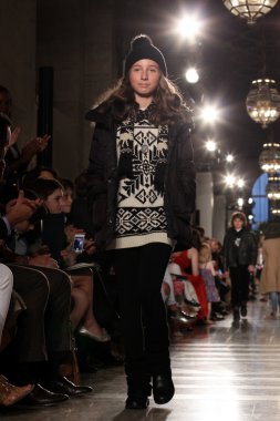 model, ralph lauren çocuk moda defilesi