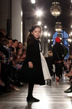 model, ralph lauren çocuk moda defilesi