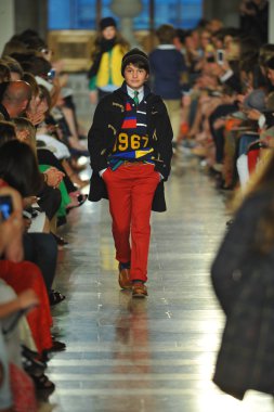 model, ralph lauren çocuk moda defilesi