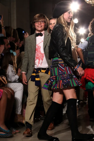 Modelos no Ralph Lauren Children 's Fashion Show — Fotografia de Stock