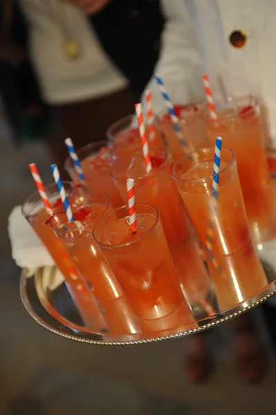 Cocktails de jus sur le plateau — Photo