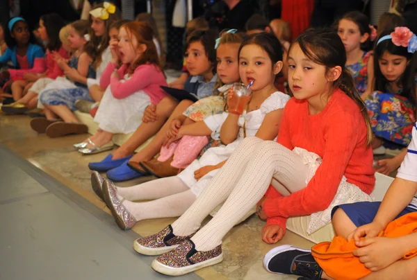 Kid guests before Ralph Lauren show — Stock Photo, Image