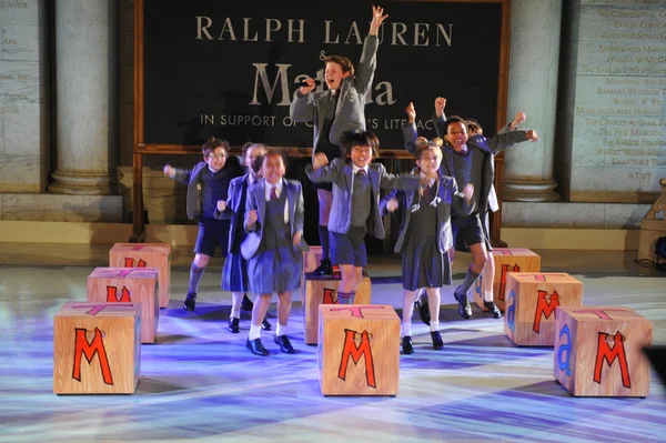 Kinderen op matilda de musical — Stockfoto