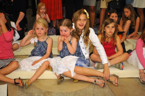 Kid guests before Ralph Lauren show — Stock Photo, Image