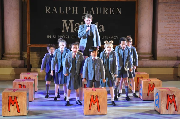 Kids at Matilda the Musical — Stock Photo, Image