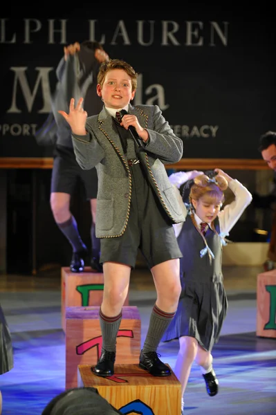 Kids at Matilda the Musical — Stock Photo, Image