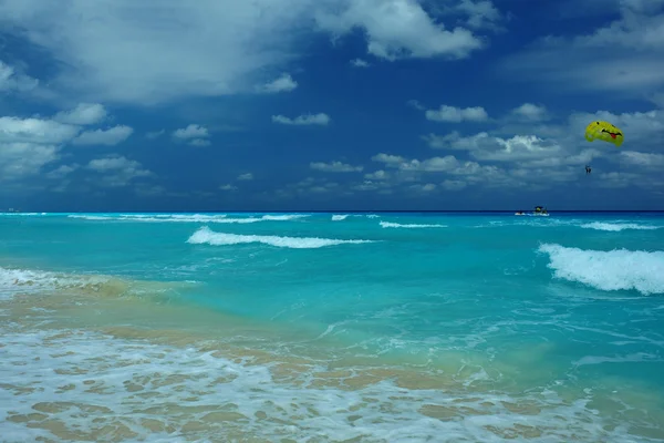 Vista tropicale sull'oceano — Foto Stock