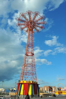 Coney Island Boardwalk paraşüt atlama ile