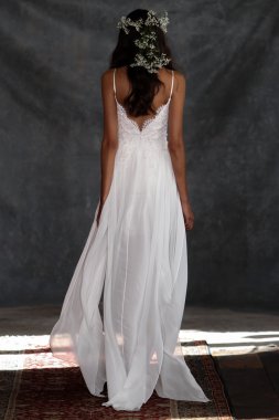 claire pettibone koleksiyon gösterisindeki modeli