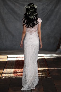 claire pettibone koleksiyon gösterisindeki modeli
