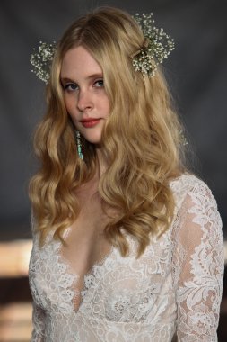 claire pettibone koleksiyon gösterisindeki modeli