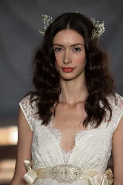 Model at Claire Pettibone collection show — Stock Photo, Image