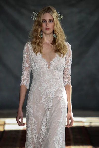 Model at Claire Pettibone collection show — Stock Photo, Image