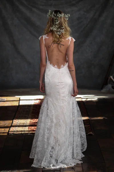 Model at Claire Pettibone collection show — Stock Photo, Image