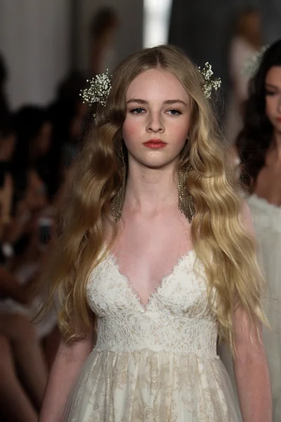 Modeller på claire pettibone samling show — Stockfoto