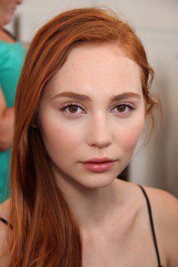 claire pettibone Show'da model