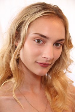 claire pettibone Show'da model