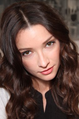 claire pettibone Show'da model