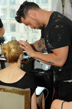 Makyöz makyaj için model uygulama