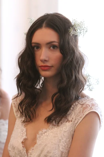 Model at Claire Pettibone show — Stock Photo, Image