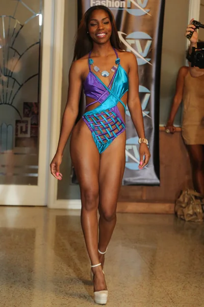 Model walks runway for Karo Swimwear collection — Stock Photo, Image