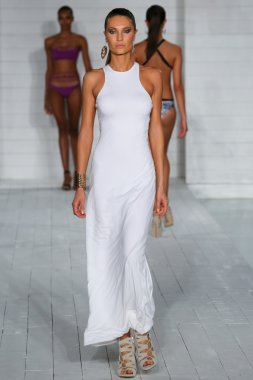 modeli KEVA j pist yürüyor. toplama