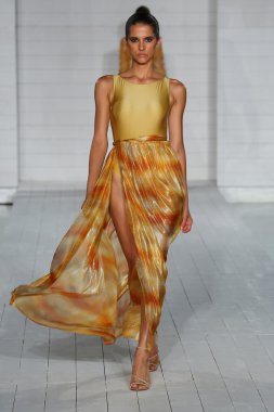 meskita koleksiyonu pist model yürür