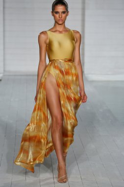 meskita koleksiyonu pist model yürür