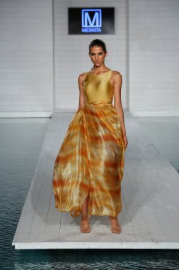 meskita koleksiyonu pist model yürür